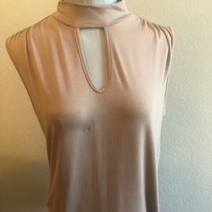 Jennifer Lopez tan sleeveless top